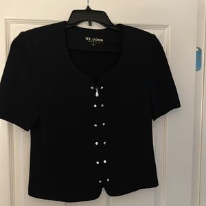 Vintage St. John Basic size 10. Only used 2 times. Excellent condition.